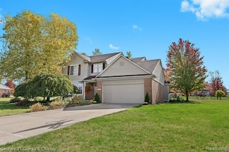 9009 N Pheasant Ridge Ln, Saline, MI 48176