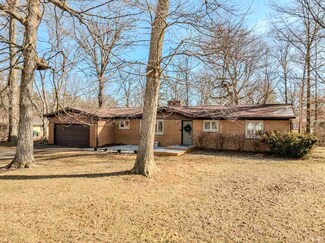 5006 N Hamilton Ln, Muncie, IN 47304