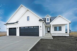 8237 Mahon Ct, Johnston, IA 50131