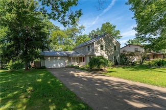 5772 Sampson Dr, Girard, OH 44420