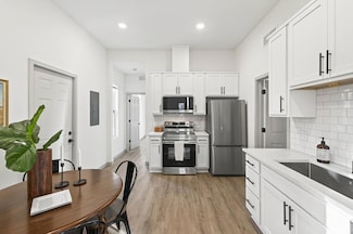 2113 Ilion Ave N, Minneapolis, MN 55411