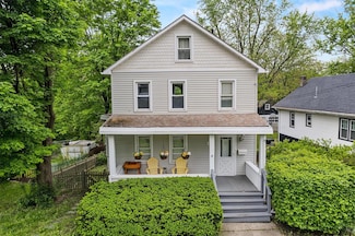 52 S Main St, Florida, NY 10921