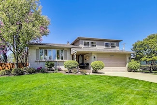 2210 E Michael Manor Ln, Arlington Heights, IL 60004