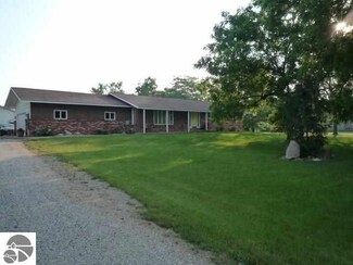 5625 E Olive Rd, Breckenridge, MI 48615