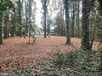 1 Mobjack Ln, Hayes, VA 23072