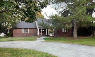 1224 Countryside Dr, McPherson, KS 67460