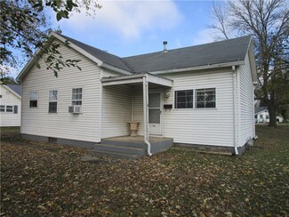 106 W Washington St, Pana, IL 62557
