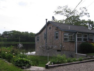 72 Circuit Ave, Wareham, MA 02571