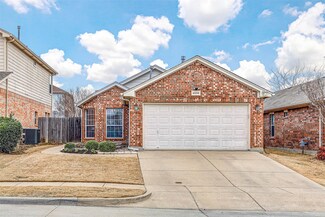 6533 Regina Dr, Fort Worth, TX 76131
