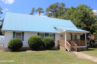121 Pine Grove Rd, Newport, NC 28570