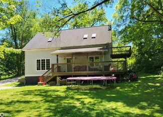 615 E 2nd St, Webster City, IA 50595