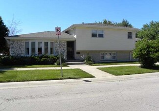 6852 N Central Ave, Chicago, IL 60646