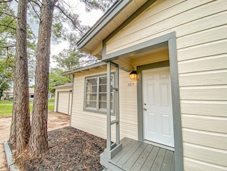 3815 Commerce St, Damon, TX 77430