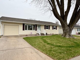 308 N 3rd Ave, Hastings, NE 68901