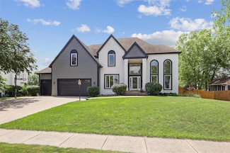 14638 Woodcrest Dr, Clive, IA 50325
