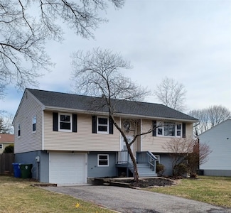 54 Brewster Dr, Middletown, NY 10940