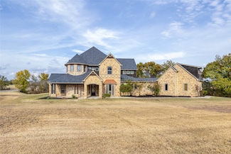 101 E Bozeman Ln, Fort Worth, TX 76108