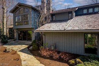 32500 Chestnut Ln, Cleveland, OH 44124