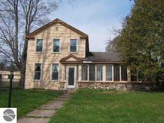 105 S Shabwasung St, North Port, MI 49670
