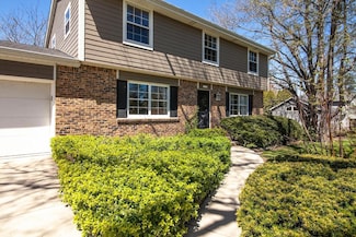 11351 N Glenwood Dr, Mequon, WI 53097
