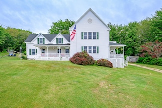 33 Island Ave, Long Island, ME 04050