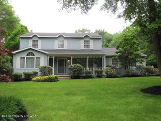204 Deer Run Dr, Mountain Top, PA 18707