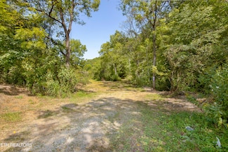 530 N Shiloh Rd, Seymour, TN 37865
