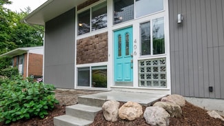406 Manor Dr, Ann Arbor, MI 48105