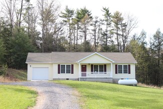 55 Golden Acorn Dr, Brandywine, WV 26802