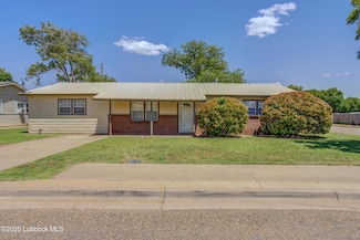 712 Hickory St, Idalou, TX 79329