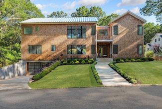 108 Harbor Watch Ct, Sag Harbor, NY 11963