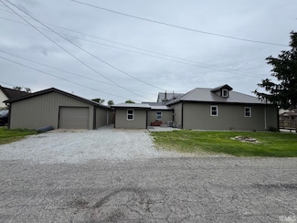331 E 8th St, Rushville, IN 46173