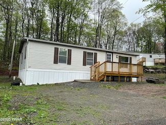 106 York Dr, Greentown, PA 18426