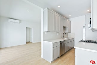 7223 Willoughby Ave Unit 211, Los Angeles, CA 90046