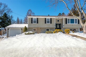 52 Andrews Ave, West Warwick, RI 02893
