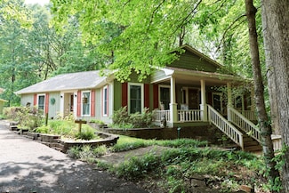 407 Oakwood Dr, Lawrenceburg, TN 38464