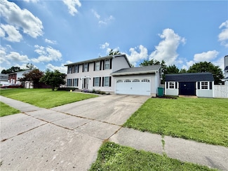 3707 N Woodridge Dr, Decatur, IL 62526