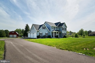 12 N Parsons Dr, Mill Hall, PA 17751