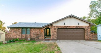 18603 E Hanthorn Dr, Independence, MO 64057