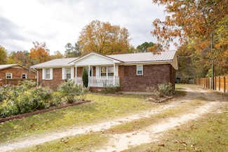 950 Auctioneer Rd, Clinton, NC 28328