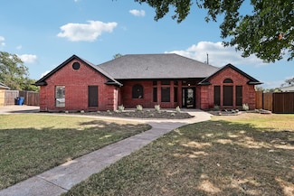 417 Sherwood Ct, Burleson, TX 76028