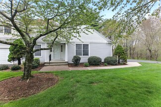 102 Pinehurst Dr, East Longmeadow, MA 01028