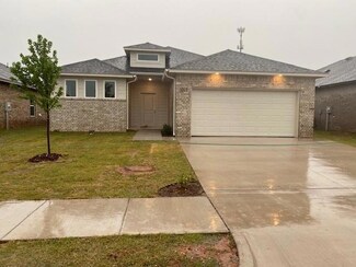 1017 N Silver Leaf Dr, Moore, OK 73160