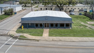 1118 Smith St, Waller, TX 77484