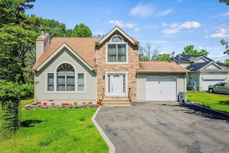 349 Mallard Ln, Bushkill, PA 18324