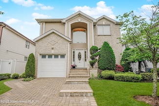 41 Covington Cir, Staten Island, NY 10312