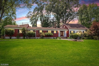 6 Heritage Ln, Scotch Plains, NJ 07076