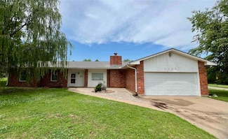 1105 S 4th St, Blackwell, OK 74631