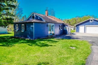 18706 Jackson Dr, Chagrin Falls, OH 44023