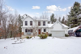 8009 Courtland Dr NE, Rockford, MI 49341